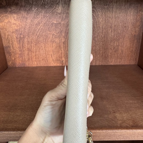 Prada monochrome Saffiano Leather Continental Wallet - Picture 6 of 9